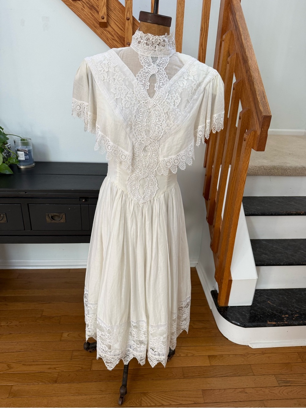 Jessica McClintock Ivory Lace High-Neck Vintage Wedding Dress